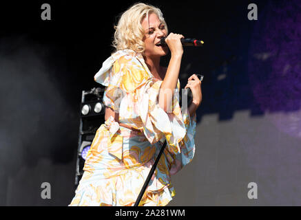 Pixie Lott, vier Diamanten, Youngr, Cheryl, Emeli Sande, Lady Leshurr, Jahre und Jahre live in Manchester Pride 2019 Stockfoto