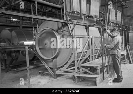 Puppenwerk Lauscha in Thüringen 1940-50 s. Doll Factory in Lauscha, Thüringen, 1940-50 s Stockfoto