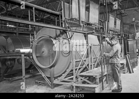 Puppenwerk Lauscha in Thüringen 1940-50 s. Doll Factory in Lauscha, Thüringen, 1940-50 s Stockfoto