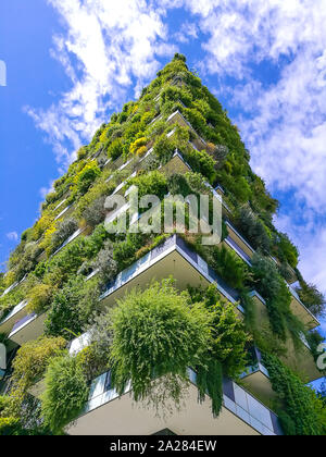 Mailand, Italien: Vertikale Wald (Bosco Verticale) moderne Wolkenkratzer in Porta Nuova Viertel Stockfoto