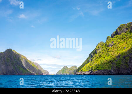 Tapiutan Meerenge zwischen Tapiutan Island und Matinloc Island, El Nido, Palawan, Philippinen Stockfoto