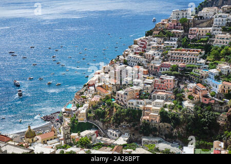 Ansicht von oben von Positano an der italienischen Amalfiküste Stockfoto