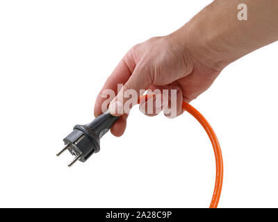 Nahaufnahme, männliche Hand orange elektrische Kabel mit Stecker auf weißem Hintergrund Stockfoto