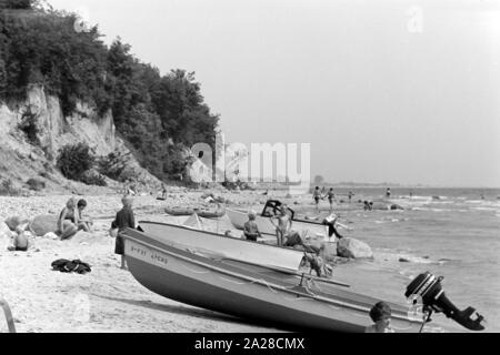 Sommerferien am Strand der Nordsee, Deutschland 1960er Jahre. Urlaub am Strand der Nordsee, Deutschland der 1960er Jahre. Stockfoto