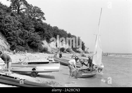 Sommerferien am Strand der Nordsee, Deutschland 1960er Jahre. Urlaub am Strand der Nordsee, Deutschland der 1960er Jahre. Stockfoto