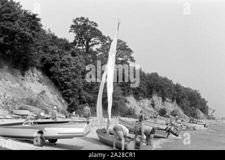 Sommerferien am Strand der Nordsee, Deutschland 1960er Jahre. Urlaub am Strand der Nordsee, Deutschland der 1960er Jahre. Stockfoto