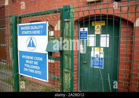 Gesundheit und Sicherheit Hinweise auf ein Wasser Pumpstation Stockfoto