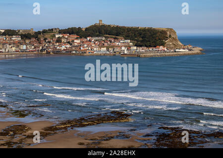 Scarborough. Vereinigtes Königreich. 09.19.19. Die Ruinen von Scarborough Castle auf der Landzunge über dem Küstenort Scarborough auf der North Yorkshire Stockfoto