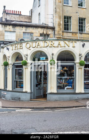 Die Quadranten auf der Ecke der Prinzessin Victoria St, und Clifton Down rd in Clifton Village, Bristol, England, UK. Stockfoto