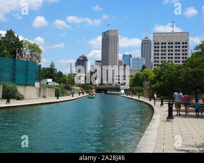City Skyline Blick von Indianapolis Canal Walk, Indianapolis, Indiana, USA, Juli 27, 2019, © katharine Andriotis Stockfoto