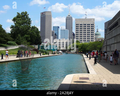 City Skyline Blick von Indianapolis Canal Walk, Indianapolis, Indiana, USA, Juli 27, 2019, © katharine Andriotis Stockfoto