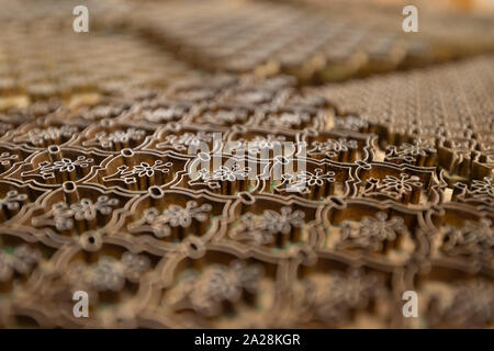 Holz- Klischees in Saree Drucken in einer Textilfabrik in der Nähe von Munnar, Kerala Stockfoto