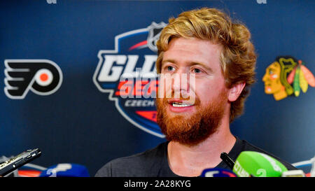 Prag, Tschechische Republik. 01 Okt, 2019. Tschechische Eishockeyspieler Jakub Voracek (NHL Philadelphia Flyers) spricht mit Journalisten vor der bevorstehenden NHL Global Serie match Philadelphia Flyers vs Chicago Blackhawks, zum 1. Oktober 2019, in Prag, Tschechische Republik. Quelle: Vit Simanek/CTK Photo/Alamy leben Nachrichten Stockfoto