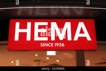 London Stansted, Großbritannien. 29 Sep, 2019. Hema Logo in Ihrem Store in London Stansted Flughafen gesehen. Credit: Keith Mayhew/SOPA Images/ZUMA Draht/Alamy leben Nachrichten Stockfoto