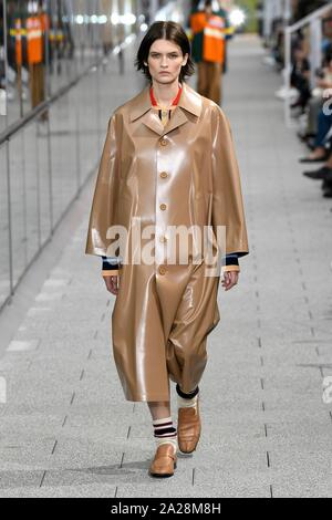 Paris, Frankreich. 01 Okt, 2019. LACOSTE SS 20 Start- und Landebahn bei der Paris Fashion Week - Paris, Frankreich 01/10/2019 | Verwendung der weltweiten Kredit: dpa/Alamy leben Nachrichten Stockfoto