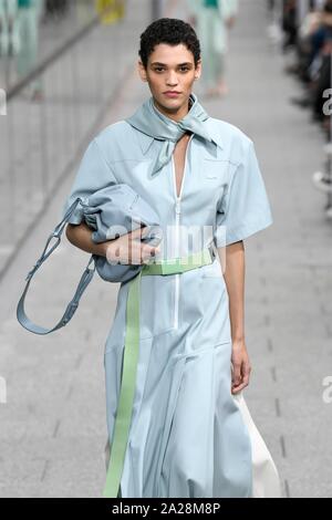 Paris, Frankreich. 01 Okt, 2019. LACOSTE SS 20 Start- und Landebahn bei der Paris Fashion Week - Paris, Frankreich 01/10/2019 | Verwendung der weltweiten Kredit: dpa/Alamy leben Nachrichten Stockfoto