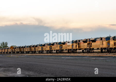 Union Pacific zug Motoren in einer Reihe am Hof warten Stockfoto