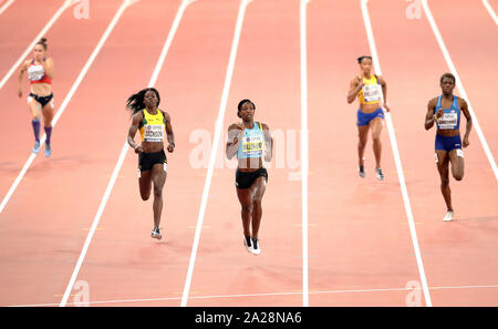 Der Bahamas Shaunae Miller-Uibo (Mitte) in 400m Halbfinale Hitze zwei der Frauen während der Tag fünf der IAAF Weltmeisterschaften am Khalifa International Stadium, Doha, Katar. Stockfoto