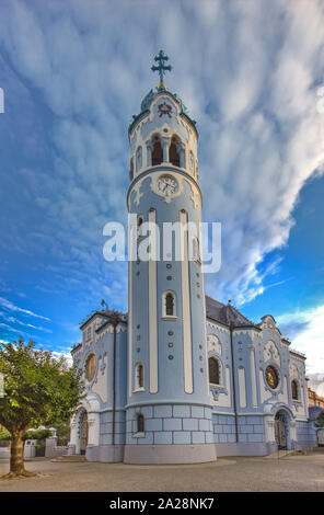 Die Kirche St. Elisabeth in Bratislava, die allgemein als Blaue Kirche bekannt Stockfoto