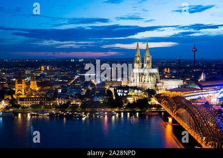 Köln bei Nacht Stockfoto