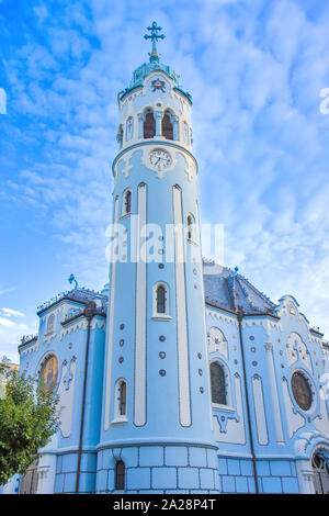 Die Kirche St. Elisabeth in Bratislava, die allgemein als Blaue Kirche bekannt Stockfoto