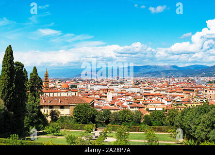 Blick auf die Stadt von den Boboli-Gärten in Florenz, Toskana, Italien. Stockfoto