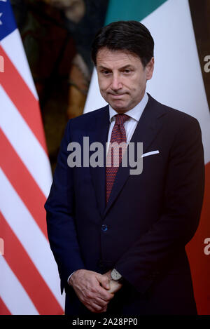 Rom, Italien. 01 Okt, 2019. Giuseppe zählen Warten auf Michael (Mike) Pompeo Credit: Unabhängige Fotoagentur/Alamy leben Nachrichten Stockfoto