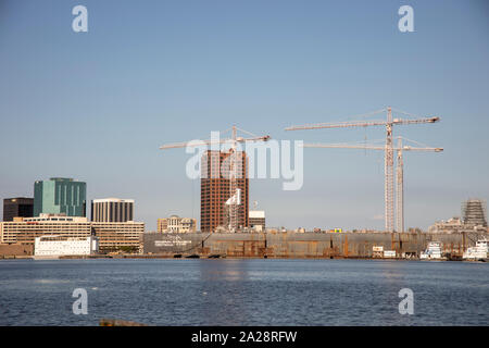 Norfolk, Virginia - September 24, 2019: General Dynamics Dry Dock in den Elizabeth River in Norfolk, Virginia. Stockfoto