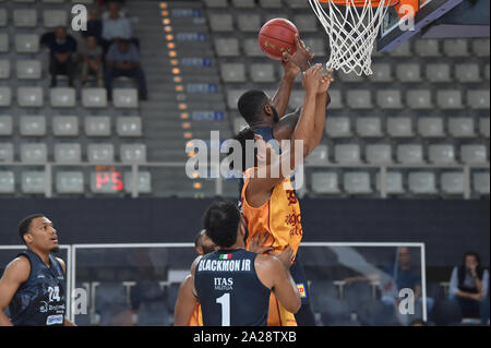 King George, Dolomiti energia Trient) Moore ben, Galatasaray Istanbul, während Dolomiti Energia Trient vs Galatasaray Doga Sigorta Istanbul, Trient Stockfoto