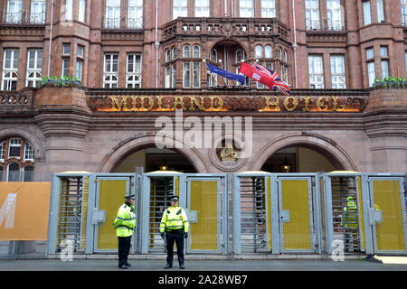 Polizisten vor dem Parteitag der Konservativen Partei, 2019 in Manchester, Großbritannien, am Tag 3. Stockfoto