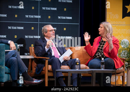 Bürgermeister Dee Margo von El Paso, TX (links) und Nan Whaley von Dayton, OH sprechen über Waffengewalt während einer Texas Tribune Festival in Austin. Beide Städte waren die Websites der tödlichen Massenerschießungen im August. Stockfoto