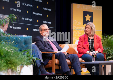 Bürgermeister Dee Margo von El Paso, TX (links) und Nan Whaley von Dayton, OH sprechen über Waffengewalt während einer Texas Tribune Festival in Austin. Beide Städte waren die Websites der tödlichen Massenerschießungen im August. Stockfoto