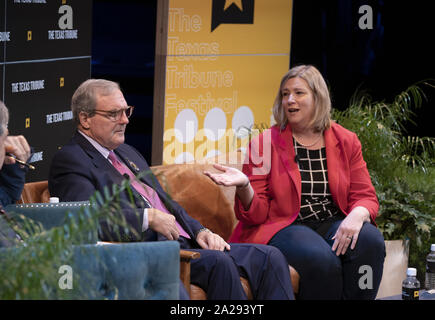 September 27, 2019, Austin, Texas, USA: der Journalist John Harwood von CNBC interviews Bürgermeister Dee Margo von El Paso, TX und Nan Whaley von Dayton, OH über Waffengewalt während einer Texas Tribune Festival session on Sept. 27, 2019. Beide Städte wurden Opfer von Massenerschießungen im August. (Bild: © Bob Daemmrich/ZUMA Draht) Stockfoto