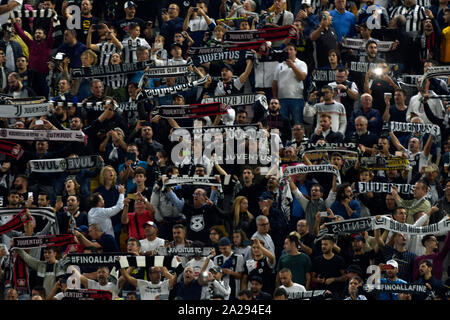 Allianz Stadion, Turin, Italien. 1. Okt, 2019. UEFA Champions League Fußball, Juventus gegen Bayer Leverkusen; Juventus unterstützer Credit: Aktion plus Sport/Alamy leben Nachrichten Stockfoto