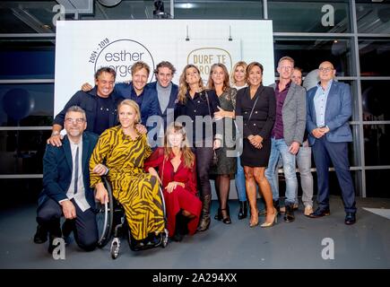 Amstelveen, Niederlande. 01 Okt, 2019. Prinzessin Margriet der Niederlande bei der Cobra Museum, am 01. Oktober 2019, die Ausstellung Wagen zu öffnen Der Esther Vergeer Foundation, um zu träumen, es fördert die Wahrnehmung von Kindern und jungen Menschen mit körperlichen Behinderungen Credit: Albert Nieboer/Niederlande/Point de Vue |/dpa/Alamy leben Nachrichten Stockfoto