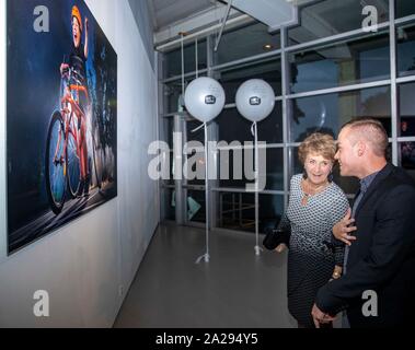 Amstelveen, Niederlande. 01 Okt, 2019. Prinzessin Margriet der Niederlande bei der Cobra Museum, am 01. Oktober 2019, die Ausstellung Wagen zu öffnen Der Esther Vergeer Foundation, um zu träumen, es fördert die Wahrnehmung von Kindern und jungen Menschen mit körperlichen Behinderungen Credit: Albert Nieboer/Niederlande/Point de Vue |/dpa/Alamy leben Nachrichten Stockfoto