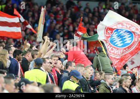 London, Großbritannien. 01 Okt, 2019. Fc Bayern München Fans feiern während der UEFA Champions League Gruppe B Übereinstimmung zwischen den Tottenham Hotspur und dem FC Bayern München an der Tottenham Hotspur Stadion. Credit: Mark Hawkins/Alamy leben Nachrichten Stockfoto