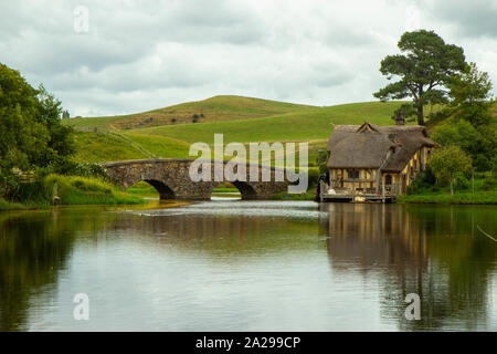 2017, Mai 2., Hobbiton movie in Matamata, Neuseeland - Green Dragon Inn eingestellt Stockfoto