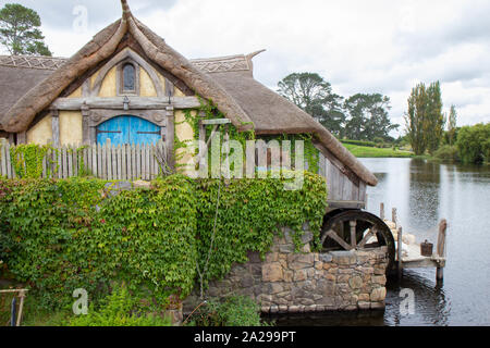 2017, Mai 2., Hobbiton movie in Matamata, Neuseeland - Green Dragon Inn eingestellt Stockfoto