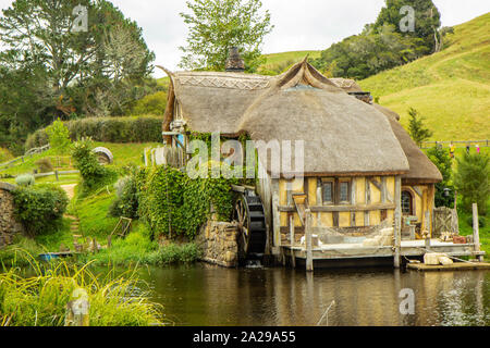 2017, Mai 2., Hobbiton movie in Matamata, Neuseeland - Green Dragon Inn eingestellt Stockfoto