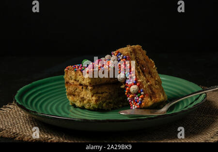 Peruanische klassische Dessert, Turron de Doña Pepa mit Honig und Süßwaren Stockfoto