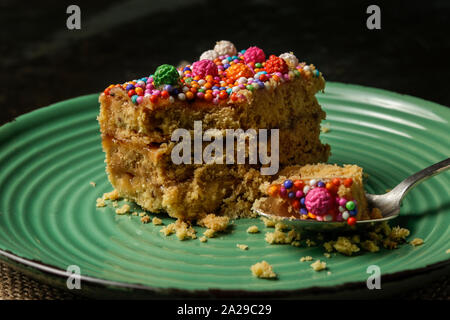Peruanische klassische Dessert, Turron de Doña Pepa mit Honig und Süßwaren Stockfoto