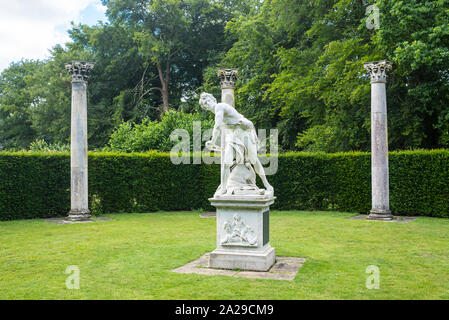 Cambridge, UK - Juli 2019: Gärten von Anglesey Abbey, ein Landhaus, National Trust Website, früher ein Priorat, im Dorf von Lode, nordöstlich von C Stockfoto