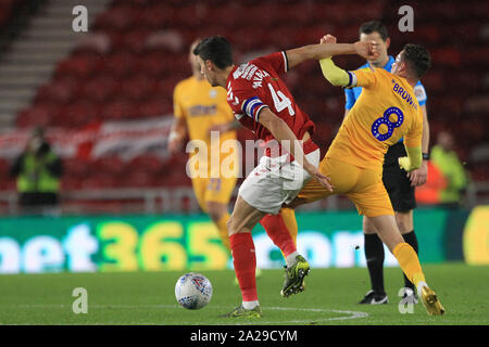 MIDDLESBROUGH, England. 1. OKTOBER Daniel Ayala von Middlesbrough hält weg von Preston North End von Alan Browne während der Sky Bet Championship Match zwischen Middlesbrough und Preston North End an der Riverside Stadium, Middlesbrough am Dienstag, 1. Oktober 2019. (Credit: Mark Fletcher | MI Nachrichten) das Fotografieren dürfen nur für Zeitung und/oder Zeitschrift redaktionelle Zwecke verwendet werden, eine Lizenz für die gewerbliche Nutzung Kreditkarte erforderlich: MI Nachrichten & Sport/Alamy leben Nachrichten Stockfoto