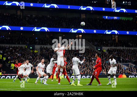 Harry Kane von Tottenham Hotspur in Aktion während der UEFA Champions League (Gruppe B) Übereinstimmung zwischen den Tottenham Hotspur und dem FC Bayern München (Endstand; Tottenham Hotspur 2:7 Bayern München) Stockfoto