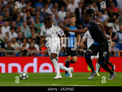 Real Madrid CF Vinicius Jr in Aktion während der UEFA Champions League Spiel zwischen Real Madrid und FC Brügge im Santiago Bernabeu. (Endstand: Real Madrid 2-2 Brügge) Stockfoto