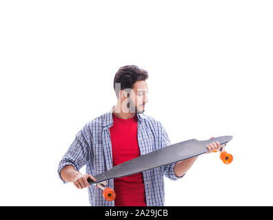 Junge Skateboarder mit einem Longboard Skateboard auf weißem Hintergrund Stockfoto