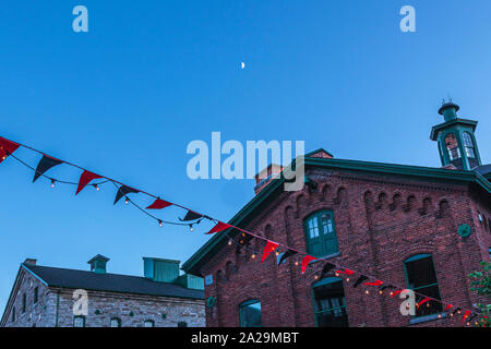 Distillery Stadt, Toronto, Kanada - Die Fußgängerzone Distillery District, im malerischen Gebäude aus dem 19. Jahrhundert untergebracht, das einst einen großen Satz Stockfoto