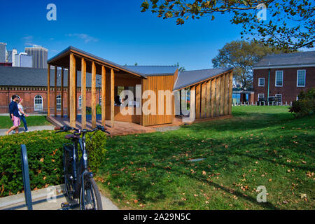 Informationen Stand auf Governors Island Stockfoto