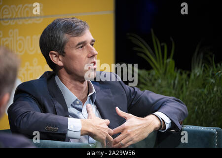 Austin, Texas, USA. 28 Sep, 2019. Demokratische Präsidentschaftskandidat Beto O'Rourke spricht mit Garrett Haake, MSNBC's Washington correspondent, während die Texas Tribune Festival. O'Rourke auf gun Kontrolle als wichtigen Kampagne Ausgabe folgenden tragischen El des letzten Monats Paso, TX Walmart schießen verriegelt ist. Credit: Bob Daemmrich/ZUMA Draht/Alamy leben Nachrichten Stockfoto